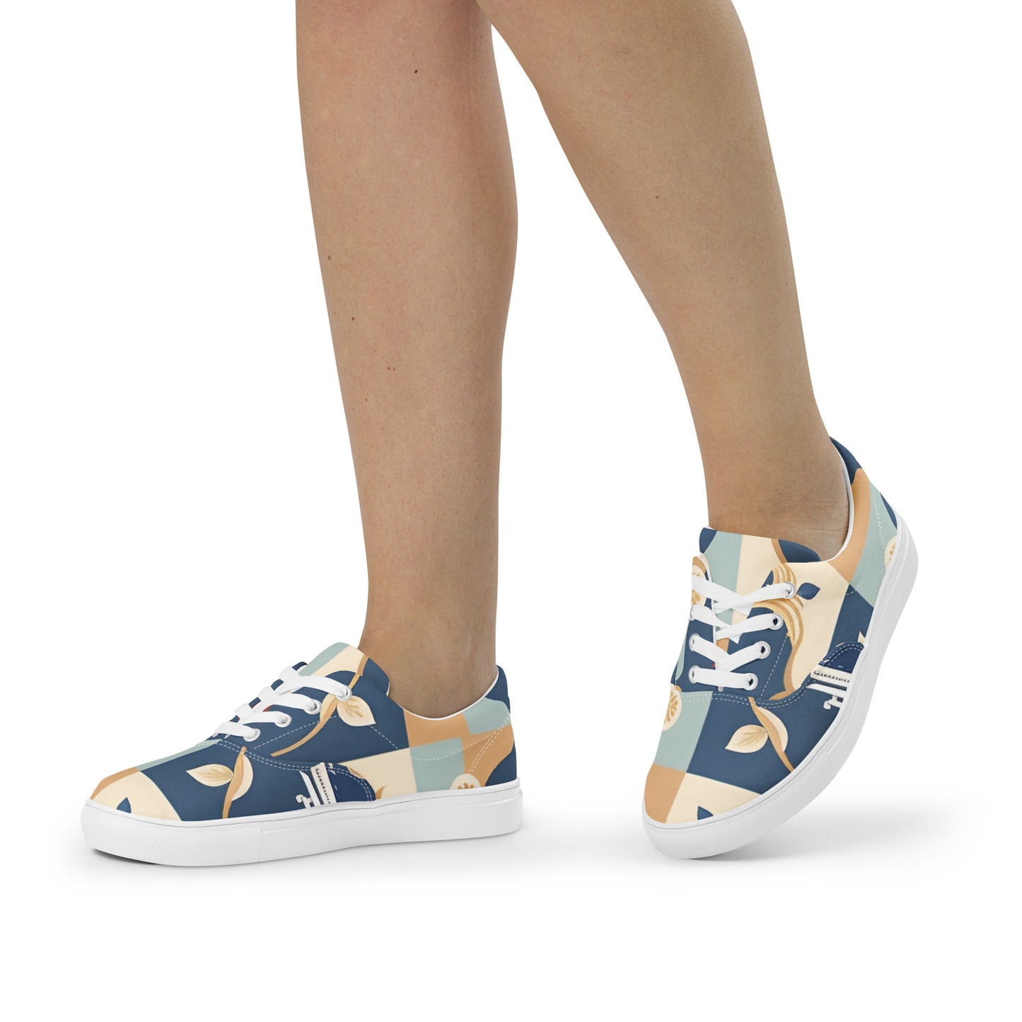 Women’s lace-up canvas shoes