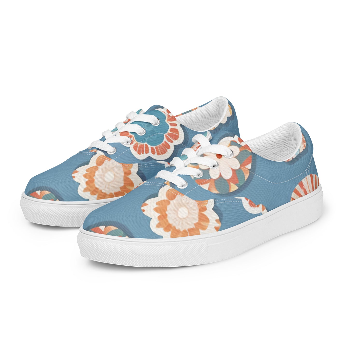 Women’s lace-up canvas shoes