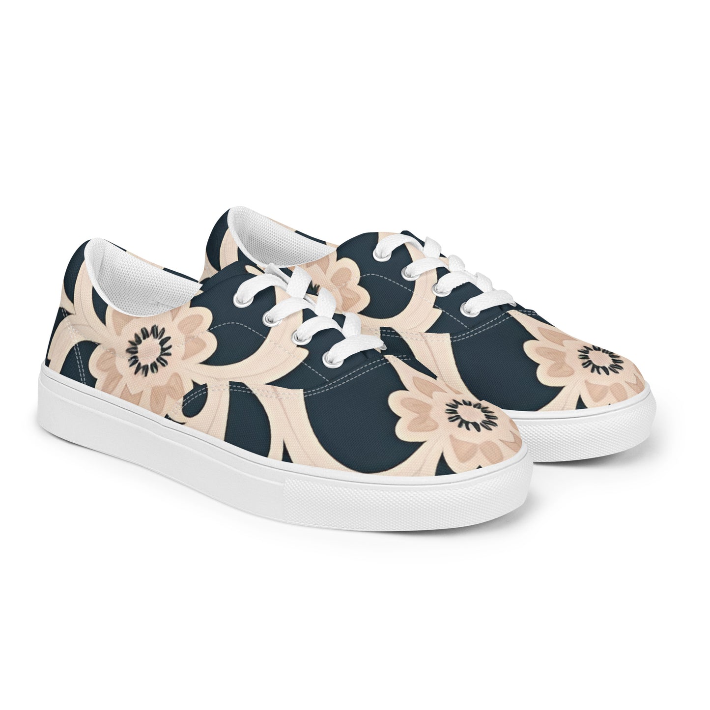 Women’s lace-up canvas shoes